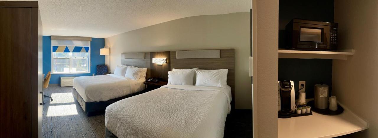Holiday Inn Express & Suites Marquette By Ihg Exterior foto