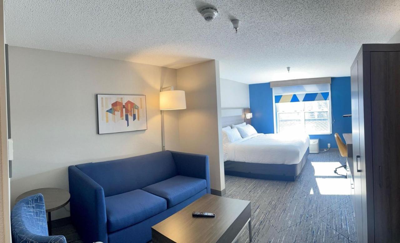 Holiday Inn Express & Suites Marquette By Ihg Exterior foto