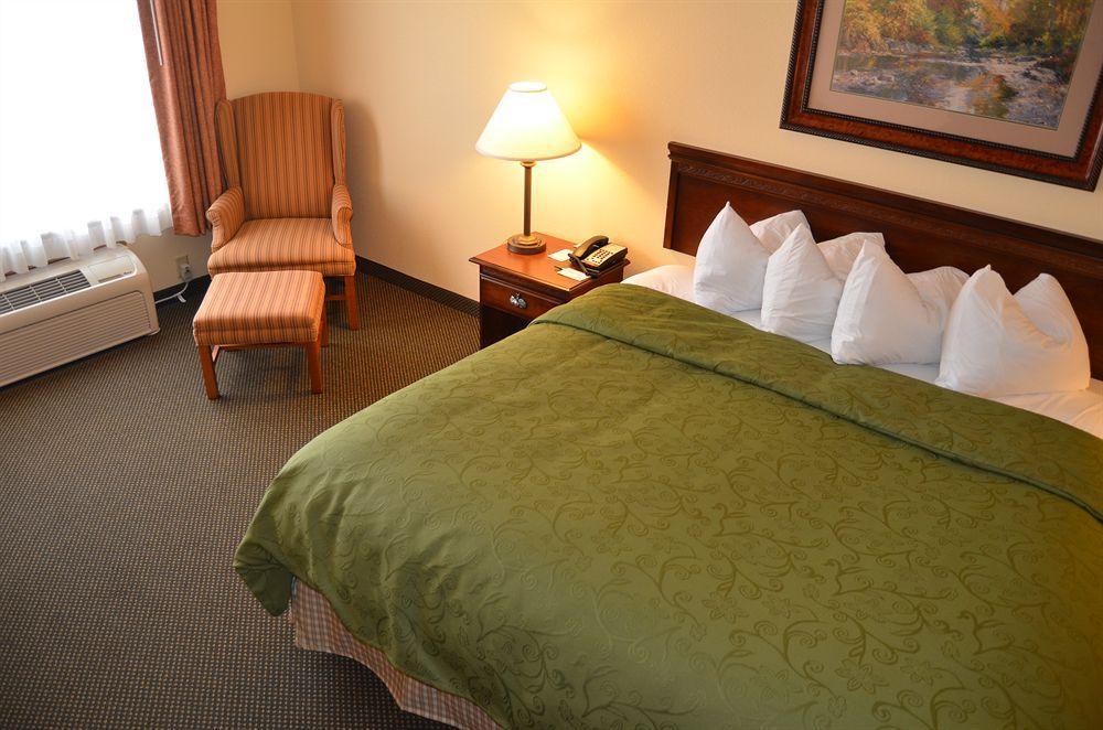 Holiday Inn Express & Suites Marquette By Ihg Zimmer foto