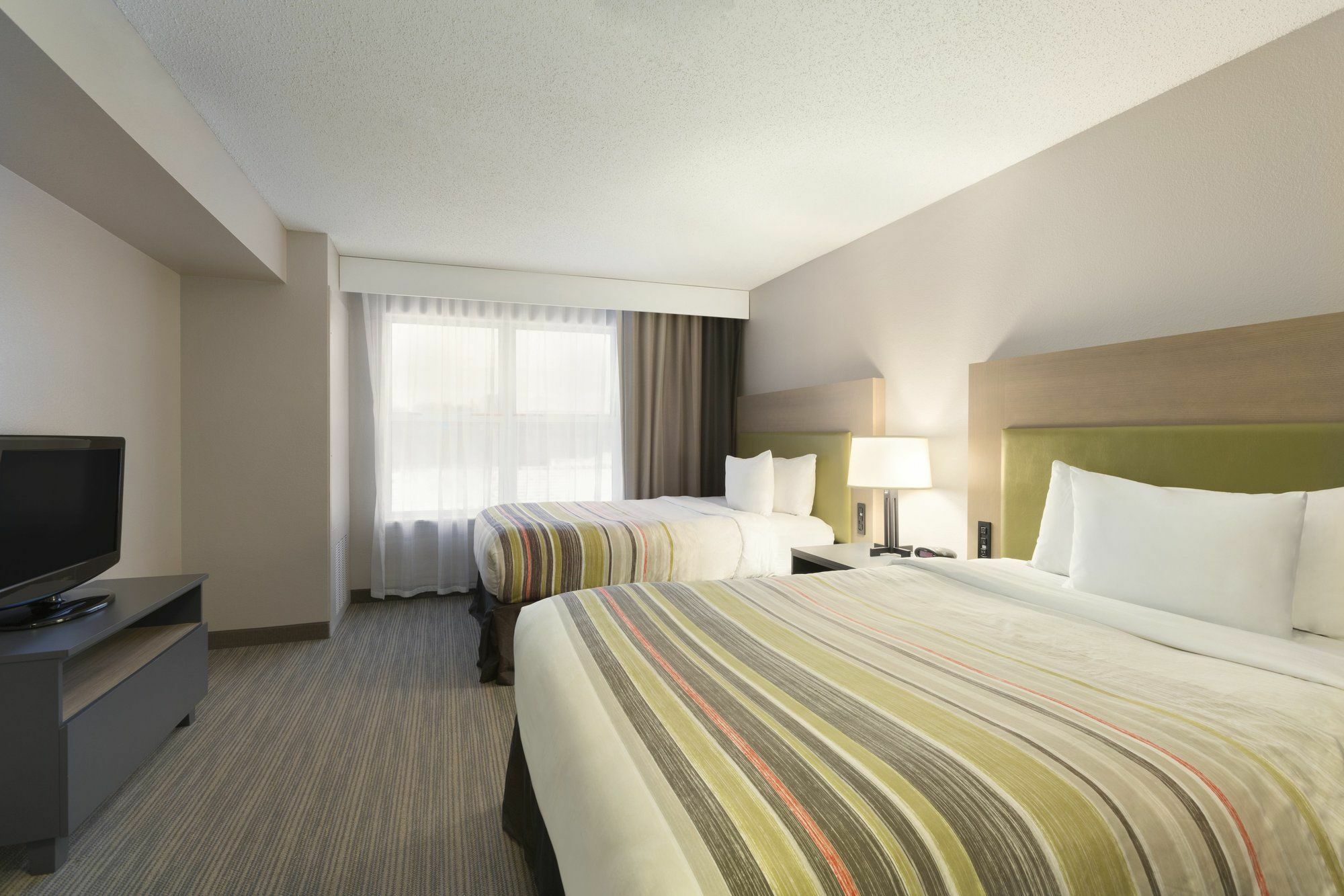 Holiday Inn Express & Suites Marquette By Ihg Exterior foto